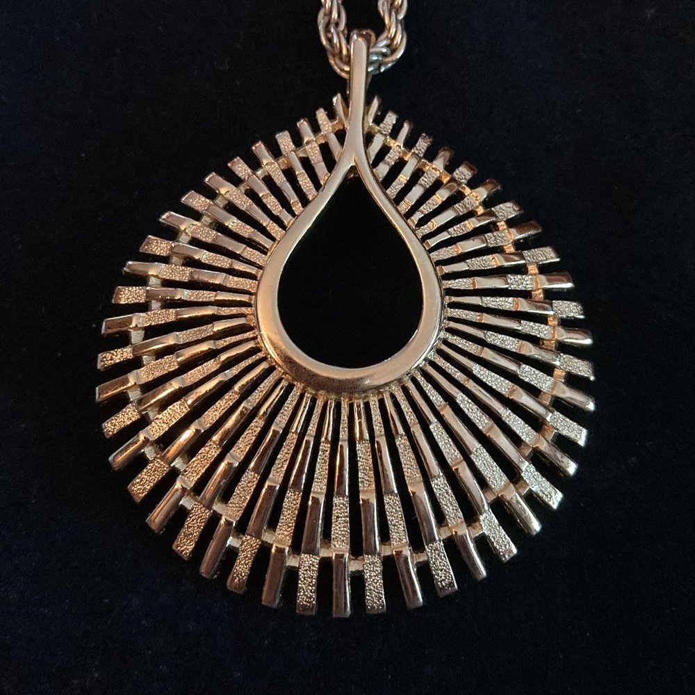 Vintage Trifari Pendant Necklace